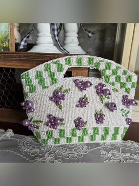Beaded White & Green Floral Accent Women’s Clutch Handbag Purse